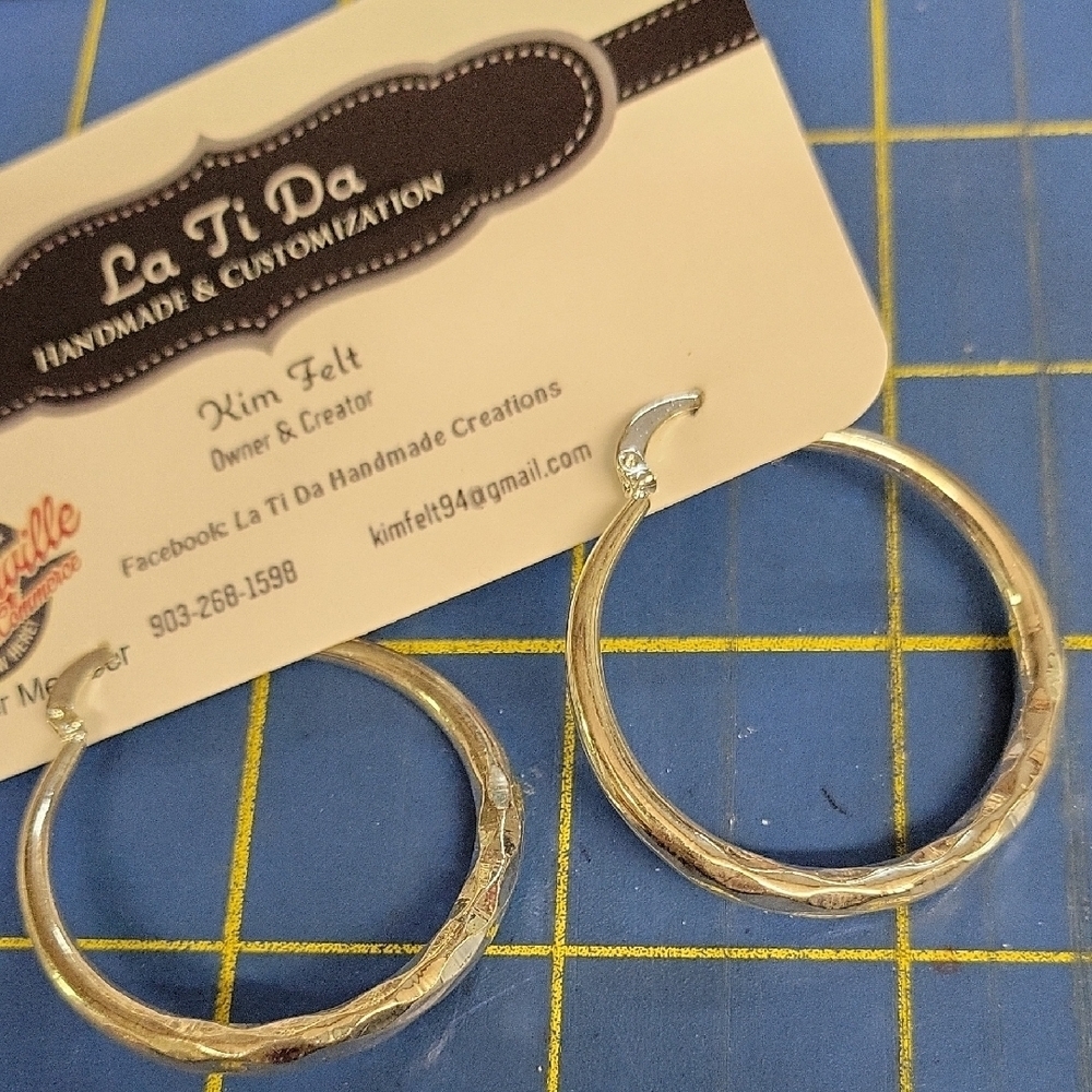 La Ti Da Silver Tone Textured Hoop Earrings